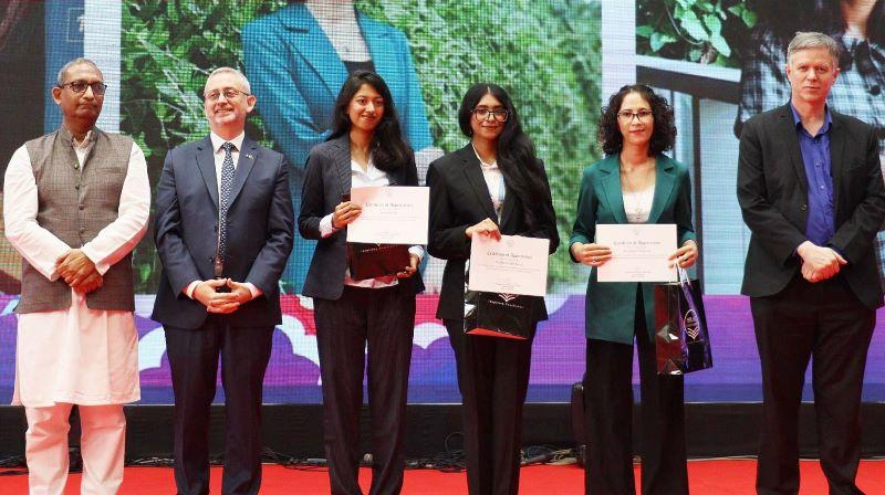 ব্র্যাকে স্পেশাল রিকগনিশন অ্যাওয়ার্ড-সামার পেল যারা